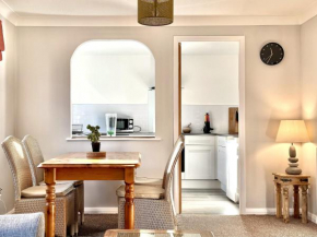 Fewster Apartment - City Centre location with free parking